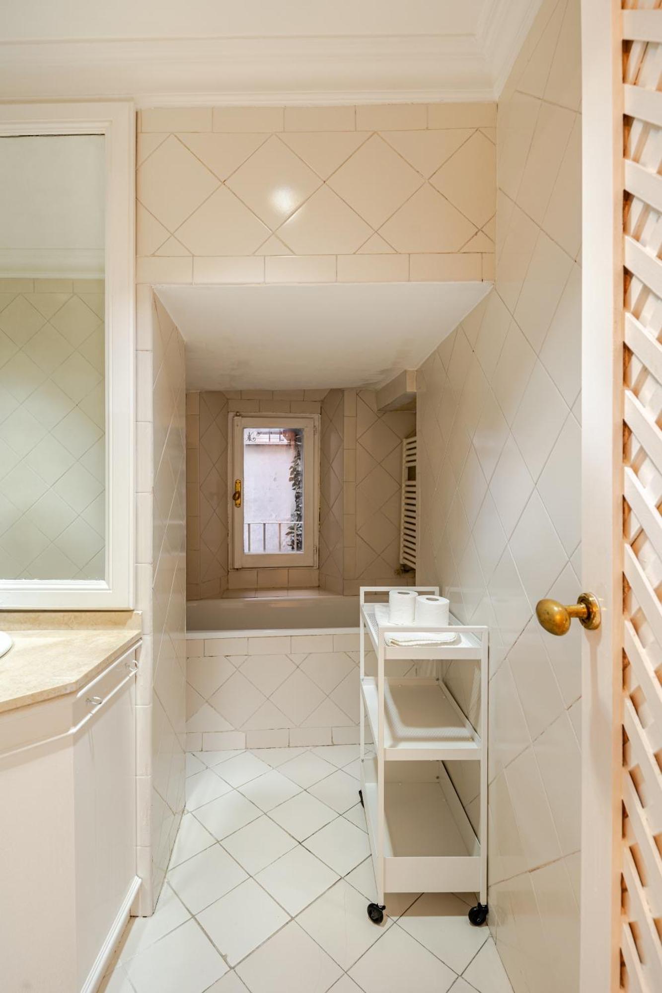 Lejlighed Casa Storica 4bdr Con Terrazza A Campo De Fiori *